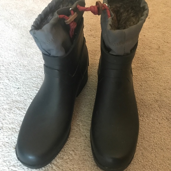 ankle height rain boots